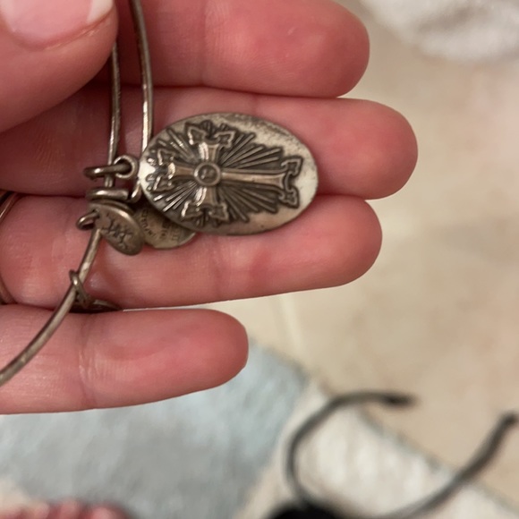 Set of 6 Alex and Ani bracelets - Picture 4 of 8